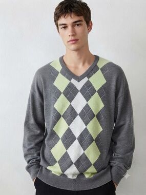 BDG Men's Gray, Lime & White Argyle V-Neck Sweater NWT Unisex Size Large